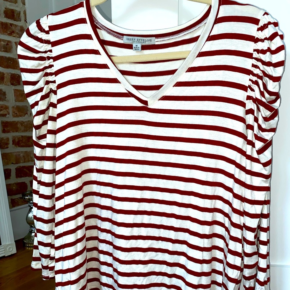 *Like New* Striped Ruffled Sleeved Top. SO cute!